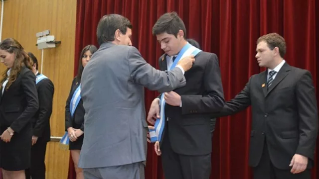 Facundo Argañaraz, ex alumno de la UNT, fue elegido como el mejor egresado del país de la carrera de Economía