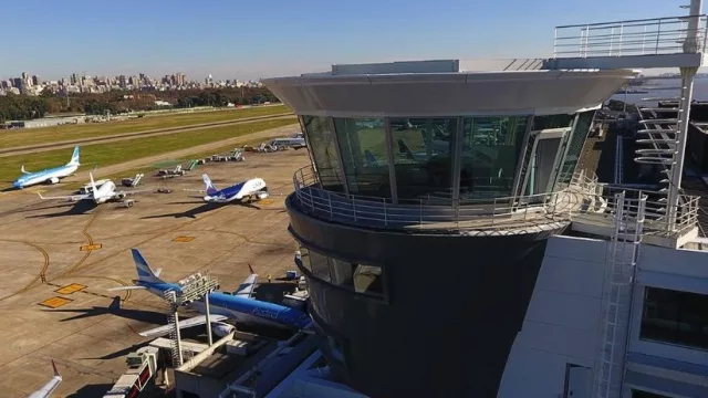 Flybondi volará este verano a Punta del Este desde Aeroparque y El Palomar