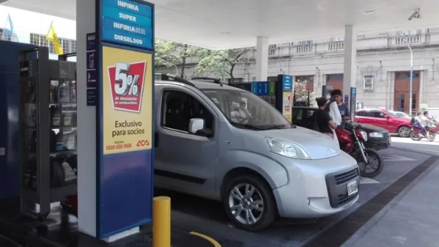 Los tucumanos se vieron afectados por el incremento del combustible anunciado por el Gobierno nacional  