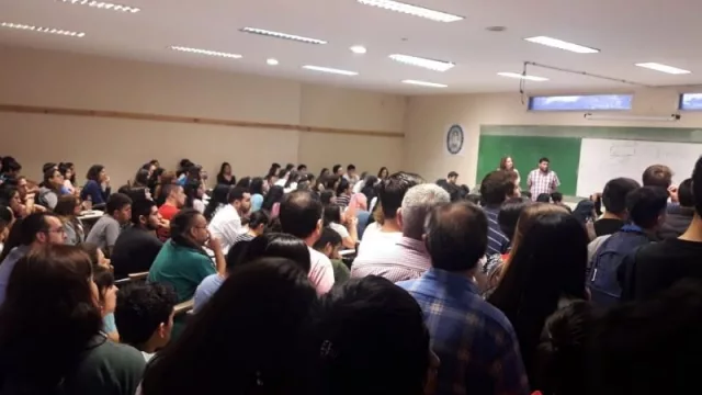 Alumnos y docentes de la Facultad de Agronomía y Zootecnia: ¿cuál es el conflicto de la carrera de veterinaria?