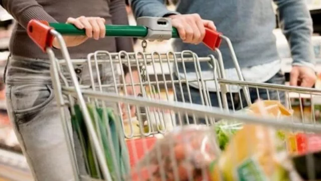 Una buena para el bolsillo tucumano: dos de las principales cadenas de supermercados congelan sus precios