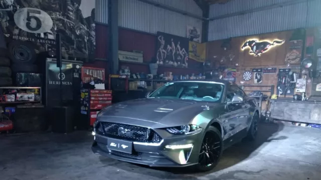 Ford presentó el nuevo Mustang con mucho rocanrol