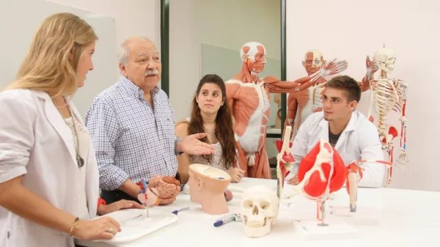 Médico por un día: la interesante y novedosa propuesta institucional de la Universidad San Pablo-T