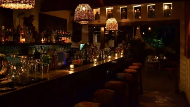 Rey de Copas Bar: Un espacio cultural para ver las obras de los Páez Vilaró para maridar con cocktails y buena gastronomía