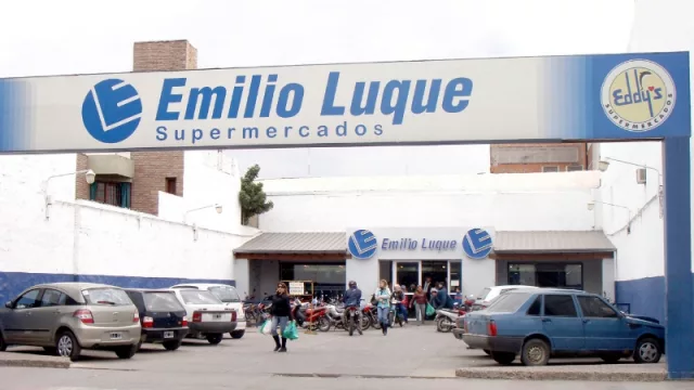 La crisis de Emilio Luque: más de 150 cheques rechazados por un importe millonario, góndolas vacías y la supuesta quiebra de la empresa