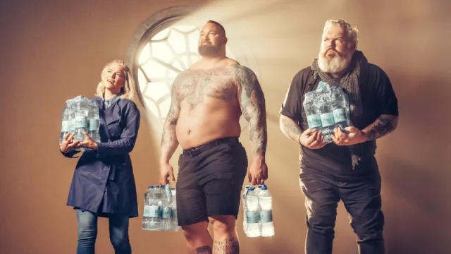 Los actores de GOT contra las botellas de plástico