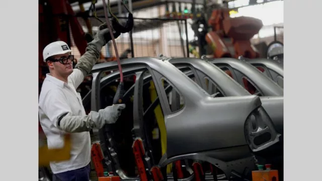 Cayó más de 41% la producción nacional de vehículos en marzo