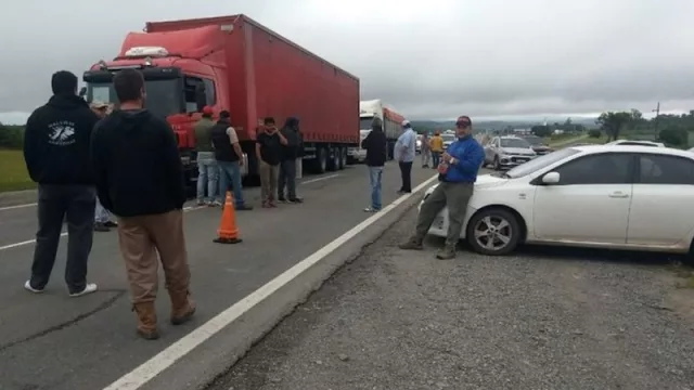 Transportistas endurecen la protesta en el sur de Salta