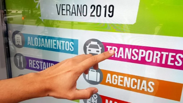 Apuesta a la innovación: la moderna pantalla táctil de la oficina de Informes del Ente Tucumán Turismo