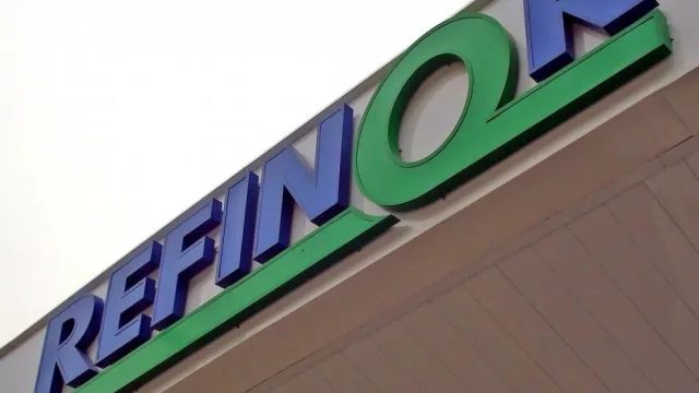 Refinor profundiza su crisis: la petrolera está al borde de la quiebra y con paro general de actividades