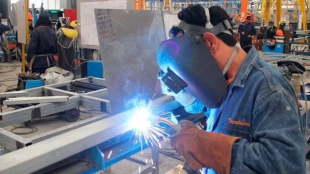 El sector industrial ya se cobró el trabajo de 100 mil empleados y la provincia sufre los coletazos