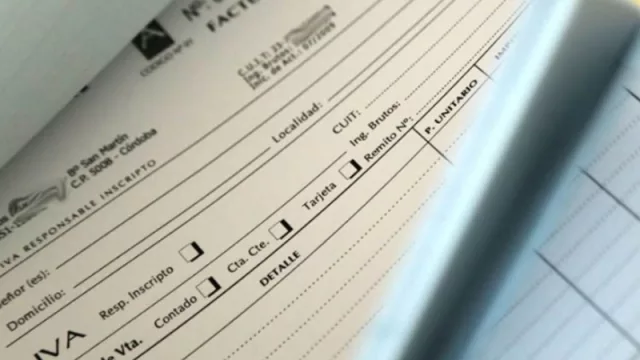 La AFIP puso plazo para el traspaso al sistema electrónico y se acerca el fin de la factura en papel