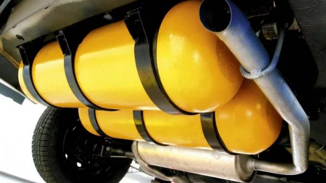 Son cada vez más los autos que se pasan a GNC ¿Cuánto se ahorra con un tanque de gas en Tucumán?