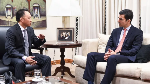 Mineras chinas y canadienses anunciaron inversión para producir litio en la Puna salteña