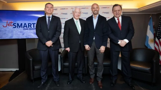 Santos participó del lanzamiento de JetSmart en Argentina