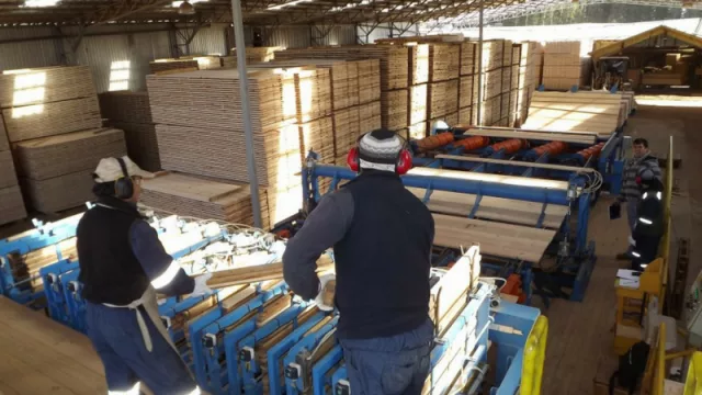 Advierten que las Pymes cobran con un dólar de mucho menor valor al que usan para reponer la materia prima