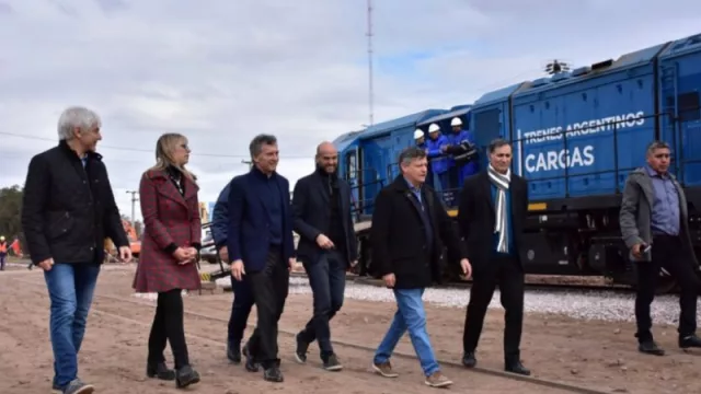 Mayor conectividad: Peppo y Macri habilitaron 500 kilómetros de vía del Belgrano Cargas