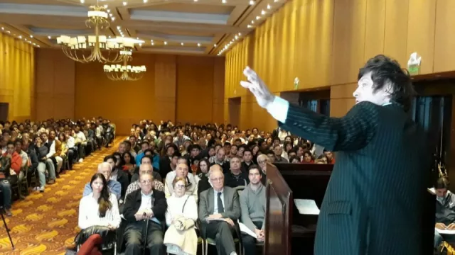 En Salta, el economista Javier Milei expuso sus ideas económicas