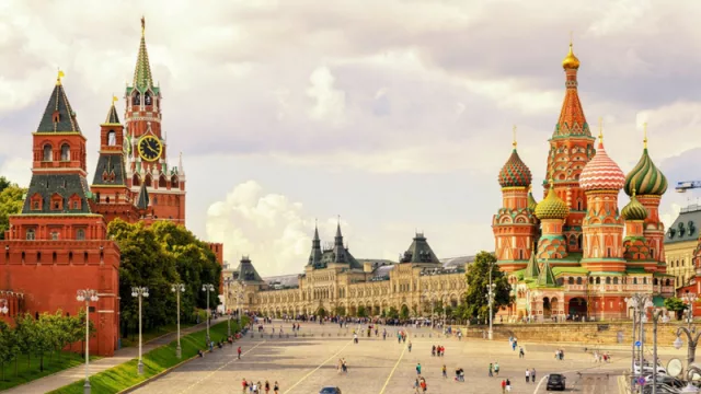 Desde una hamburguesa Big Mac a U$S2 hasta el metro a U$S0,80: cuánto gasta por día un tucumano en Rusia