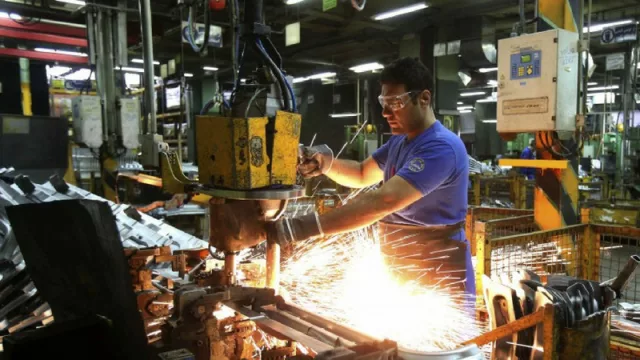 Creció la producción industrial del país pero la situación se complicaría