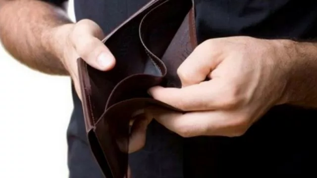 Más de la mitad de argentinos encuestados admite que el dinero no les alcanza