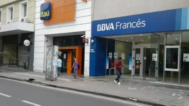 ¿Fin de los paros bancarios? Llegarían a un acuerdo por el 18,5% con bonos de hasta $28.000