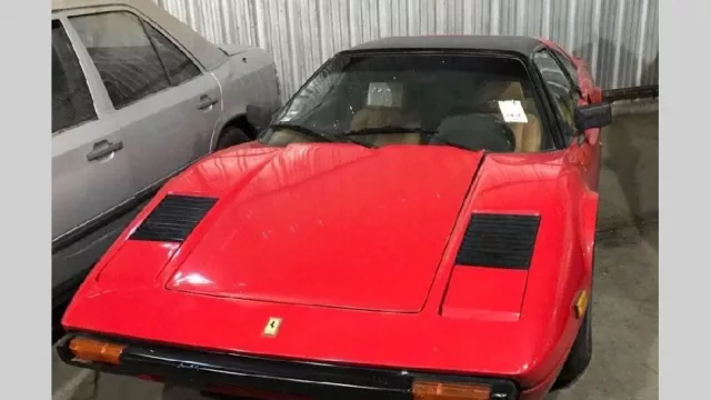 Rematan una Ferrari como la de la serie Magnum al precio de una Ecoesport