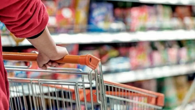 El consumo no repunta y el futuro de los supermercados en Argentina es incierto