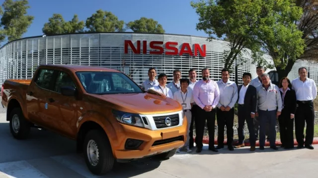 Nissan ensaya su producción nacional de pickup