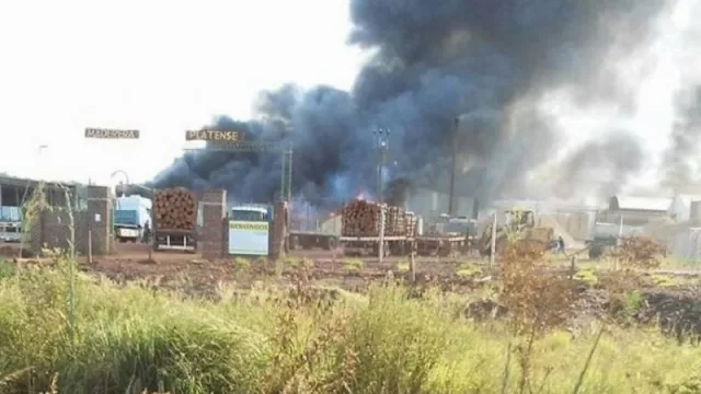 Gestionan preservar 85 puestos de trabajo en la empresa correntina incendiada