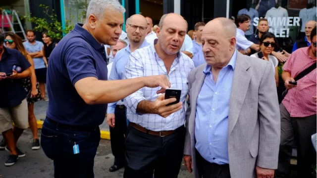 Ahora el bondi a tiempo y en tu celular (“elaborado por el Departamento de Informática”)