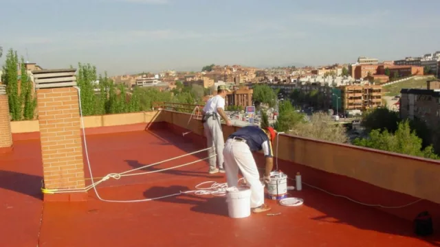 Te contamos dónde aprender, sin pagar, a impermeabilizar techos o cuidar jardines