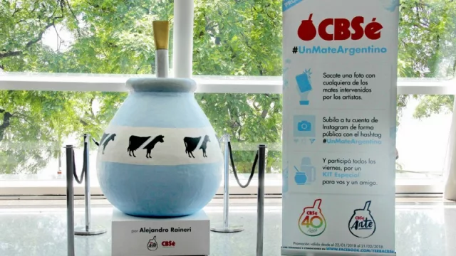 CBSé festeja sus 40 años con mates gigantes en Aeroparque