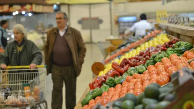 Del campo a la góndola: el consumidor terminó pagando casi cinco veces más de lo que recibe el productor