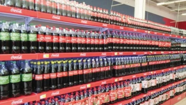 Un nuevo golpe: el gobierno nacional subirá Impuestos Internos a bebidas con azúcar