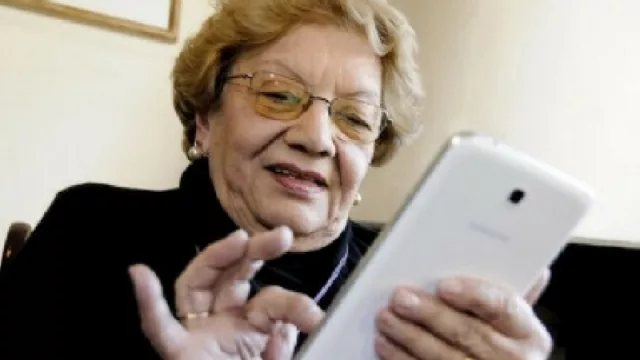 BGH inició la entrega de tablets a jubilados en Tucumán