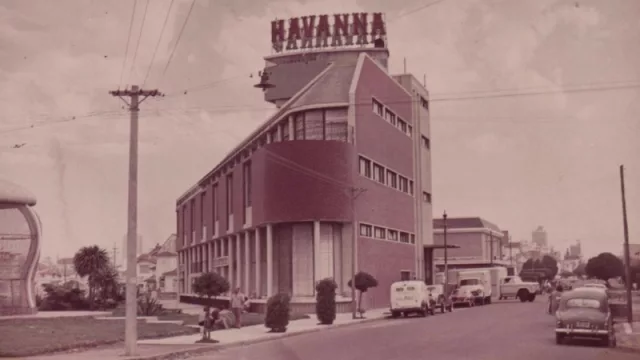 Señorita, ¿cómo se dice alfajor en inglés?: "Havanna" 