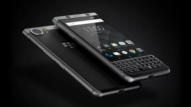 Recuerda un BlackBerry con tapita… ¿existieron?