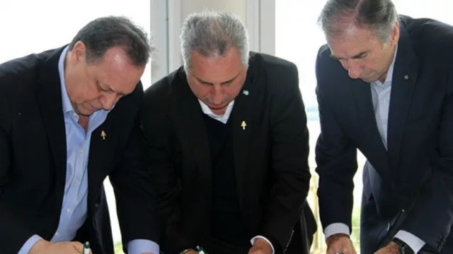 Anuncian la construcción de dos muelles turísticos en el Paraná