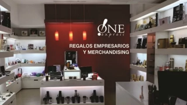 La franquicia del día: One Express, regalos grabados en el acto