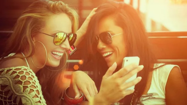 Los Millennials sólo quieren divertirse, pero conectados