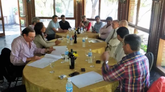 Detalles del megaproyecto turístico que quieren hacer en el dique Cabra Corral