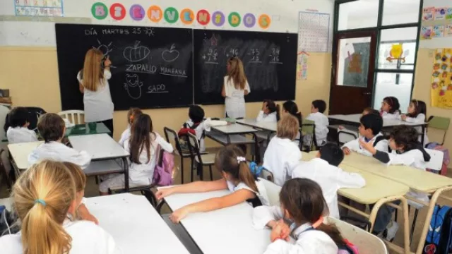 Por paros docentes, en los últimos diez años se dictaron 400 horas menos de clases