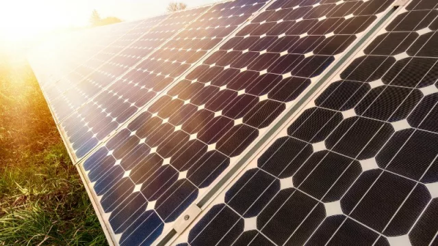 Las empresas y hogares que utilicen energías renovables en la provincia tendrán beneficios