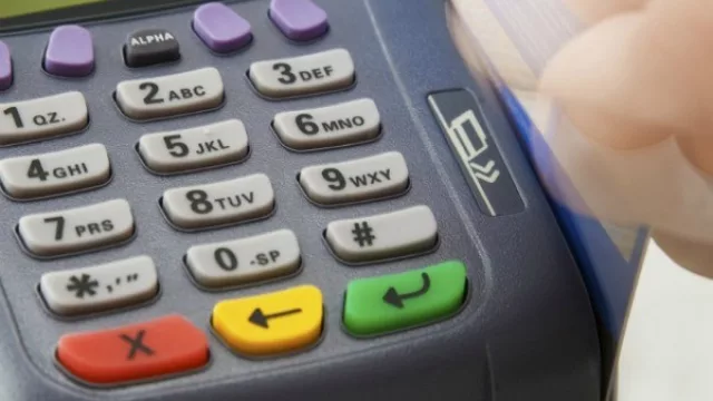 Se oficializó: a partir de abril deben recibir débito en todos los comercios y afines