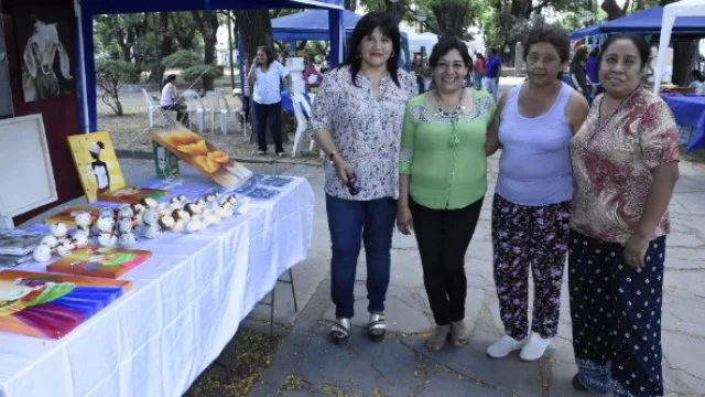 Fiesta de artesanos y emprendedores en el parque San Martín