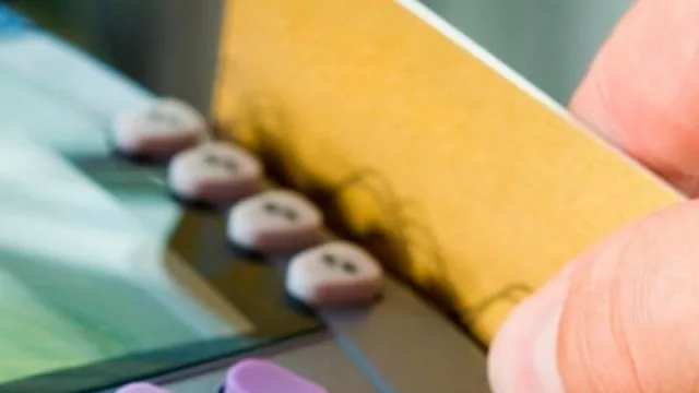 Empresarios tucumanos esperan la reducción de la tasa de las tarjetas de débito y crédito