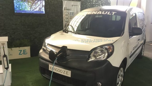 Renault va preparando el ambiente para la llegada de sus eléctricos (Kangoo ZE y Twizy ZE)