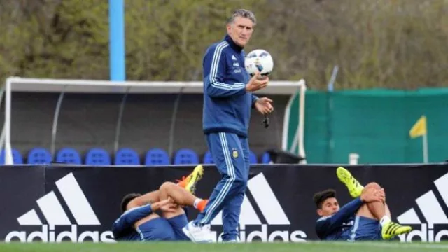 Los DTs de InfoNegocios, opinan sobre AR 1 - UY 0