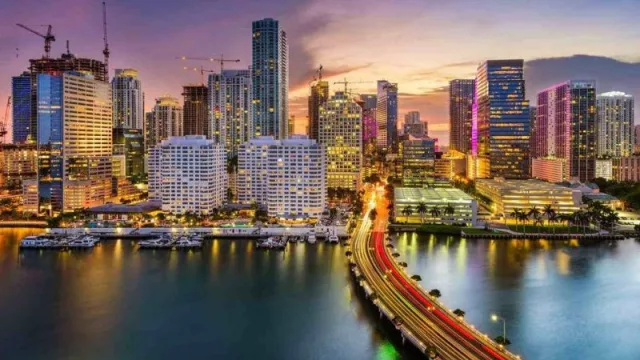 Miami es catalogada como una de las ciudades más cosmopolitas (según Time), y está dentro de las 5 capitales del mundo más visitadas